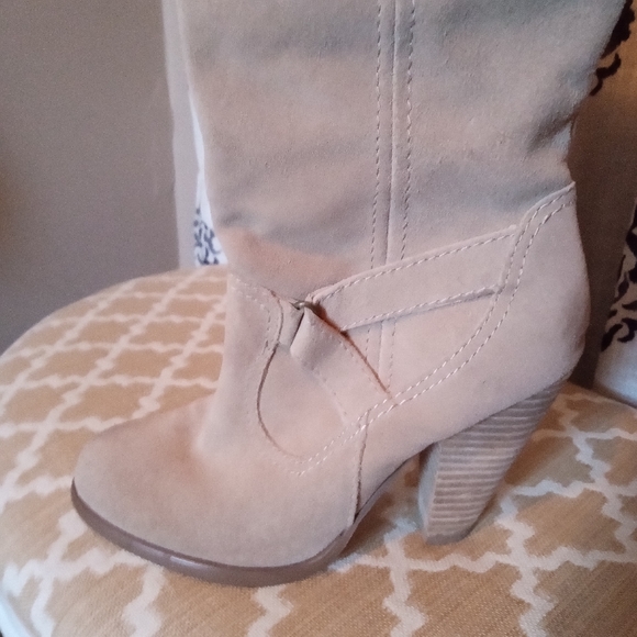 Seychelles Tan/ Camel Suede Boots - Picture 8 of 11